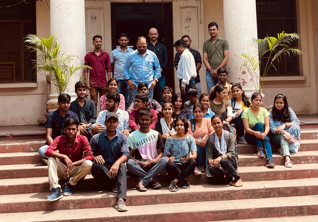 टैक्निशियन के बिना सिनेमा सिनेमा नहीं है-बी.एन. तिवारी काशी विद्यापीठ  ललित कला विभाग के छात्रों को सिखाया गया सिनेमा में सफलता के  गुर  