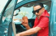 Bollywood star Jackie Shroff educated the paps in an entertaining way – here’s how!